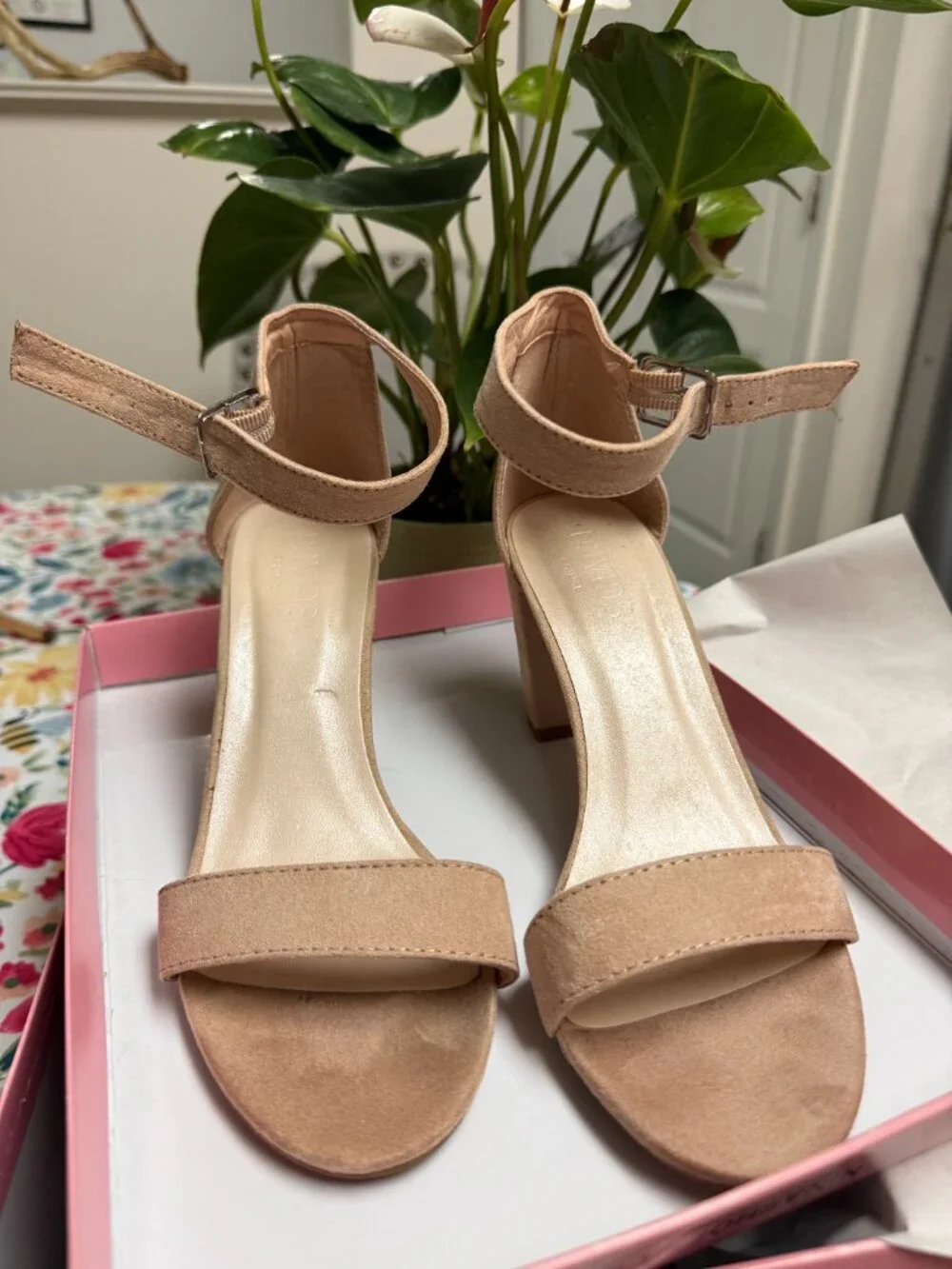 David’s Bridal Nude Suede Block Heel Sandals Women’s Size 7.5